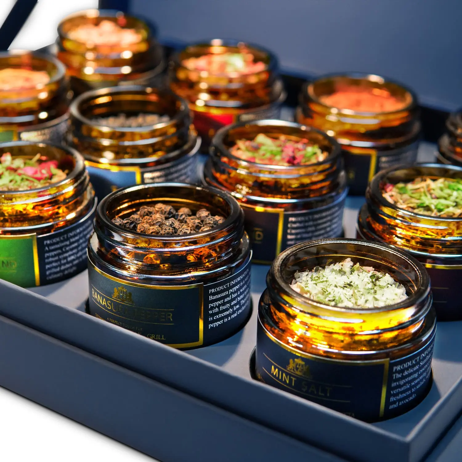 Naturally fragrant spices in jars from the D.E.Collection Picnic Paradise set — close-up.