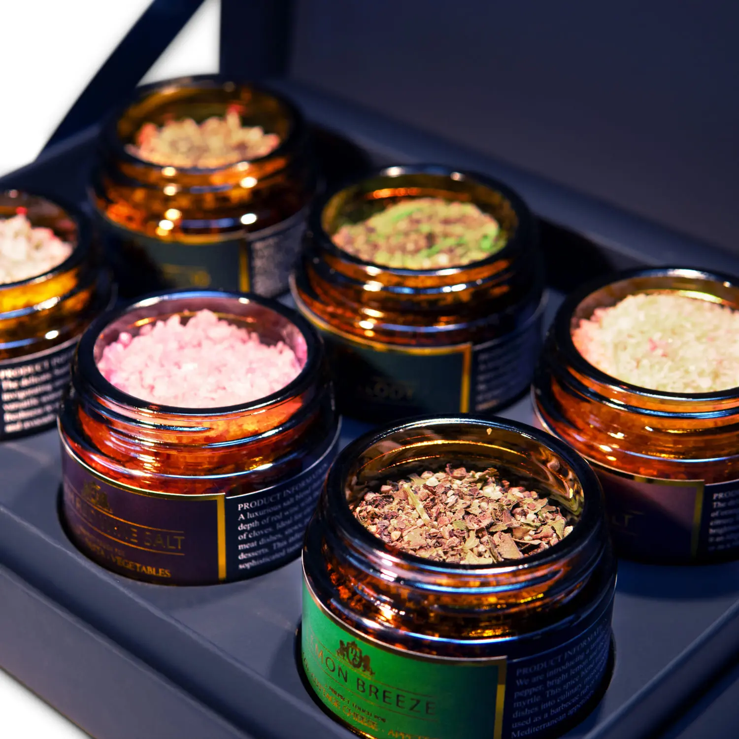 Close-up: jars with spices from the D.E.Collection Classic Harmony set.