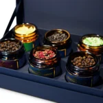 Ароматные специи в баночках из набора D.E.Collection European Flavour Classics крупным планом