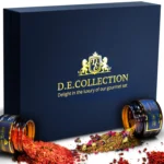 Pudełko prezentowe D.E.Collection i przyprawy z zestawu Boutique Romance — słoiczki z przyprawami.